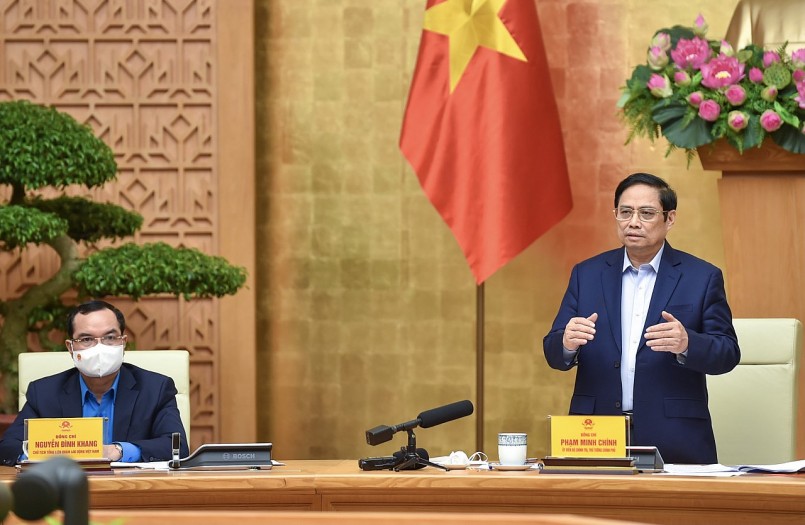 Thủ tướng mong muốn các cấp công đoàn, công nhân, người lao động và các doanh nghiệp tích cực, phát huy tối đa tính chủ động, sáng tạo, nâng cao tính tự chủ, tinh thần trách nhiệm trong phòng chống dịch  - Ảnh: VGP/Nhật Bắc