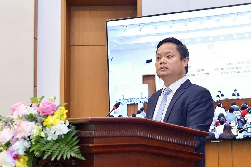 Phó Chủ nhiệm Văn phòng Quốc hội Vũ Minh Tuấn báo cáo tóm tắt giới thiệu chương trình và nội dung Kỳ họp thứ 2, Quốc hội khóa XV