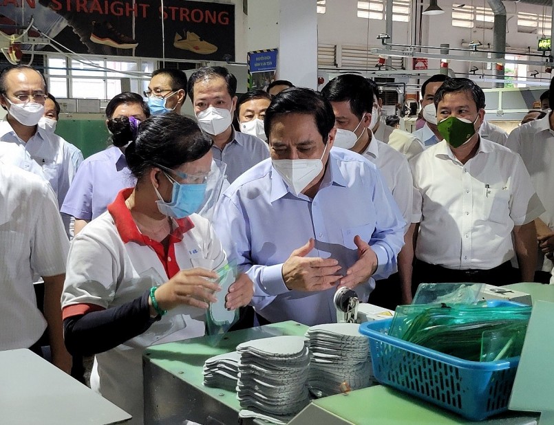 Thủ tướng Phạm Minh Chính động viên, biểu dương tinh thần vượt khó, vừa chống dịch, vừa đảm bảo sản xuất của công ty giầy Ching Luh