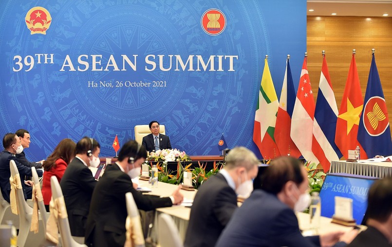 Tại Hội nghị, các Lãnh đạo đã trao đổi về quan hệ giữa ASEAN với các đối tác và các vấn đề quốc tế và khu vực cùng quan tâm. Ảnh VGP/Nhật Bắc