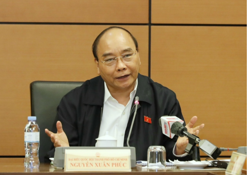 Chủ tịch nước Nguyễn Xuân Phúc thảo luận tại Tổ đại biểu Quốc hội. Ảnh: VGP/Nhật Bắc