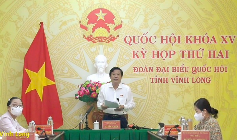 Đại biểu Bùi Văn Nghiêm- Đoàn ĐBQH tỉnh Vĩnh Long phát biểu từ điểm cầu Vĩnh Long