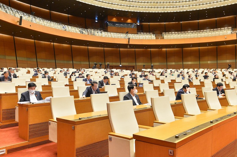 Các đại biểu tham dự phiên họp toàn thể trực tuyến chiều 30/10 tại điểm cầu Nhà Quốc hội