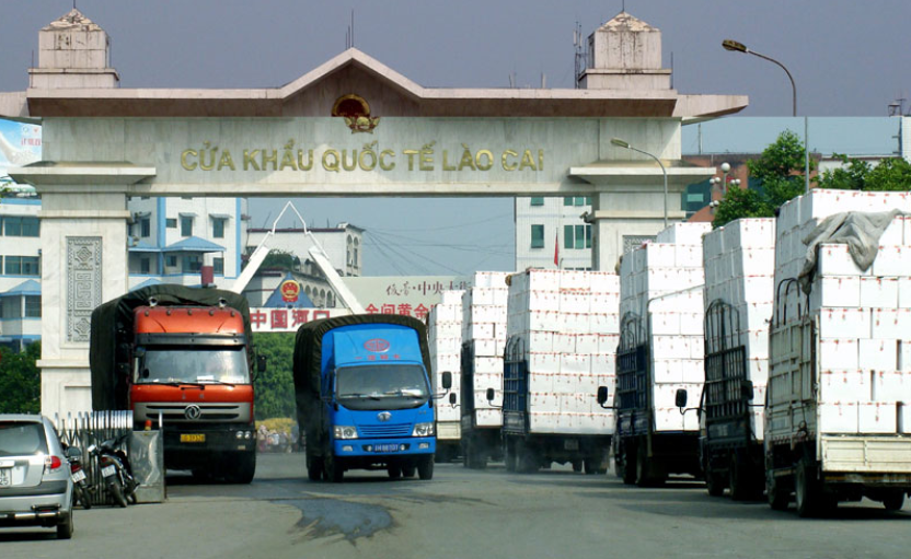 Xuất khẩu hàng hóa sang Trung Quốc tại Cửa khẩu quốc tế Lào Cai.