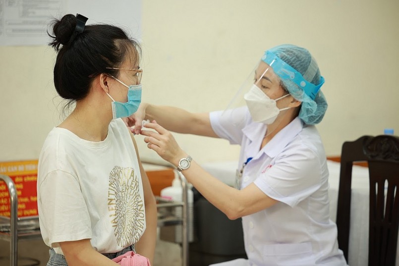 Phó Thủ tướng: Bố trí tiêm vaccine cho toàn bộ nhân dân Hà Nội