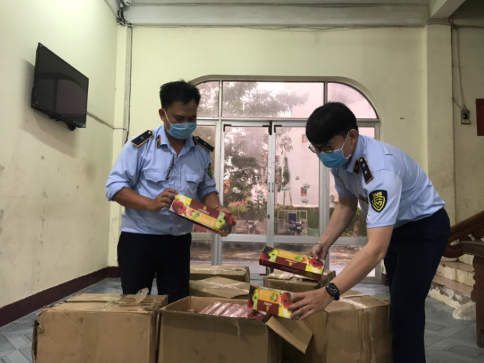 Lực lượng Quản lý thị trường Phú Yên kiểm tra hàng hóa vi phạm