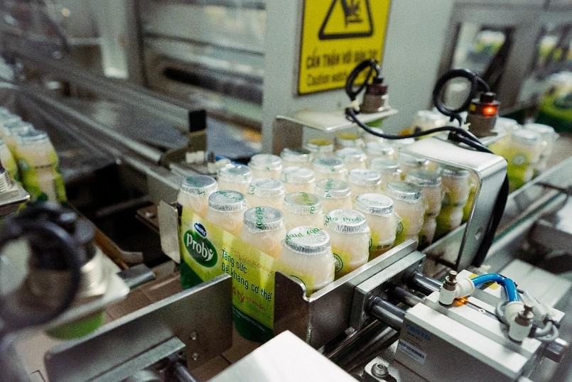 Hệ thống nhà máy hiện đại với quá trình lên men tự nhiên, an toàn cho ra những chai sữa chua uống Probi đảm bảo chất lượng và chứa hàng tỷ lợi khuẩn tốt cho sức khỏe. Ảnh: Vinamilk