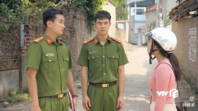 Preview phim "Phố trong làng" tập 11: Hoài đến báo án khiến Nam sinh nghi, Mến có “ngựa quen đường cũ”?