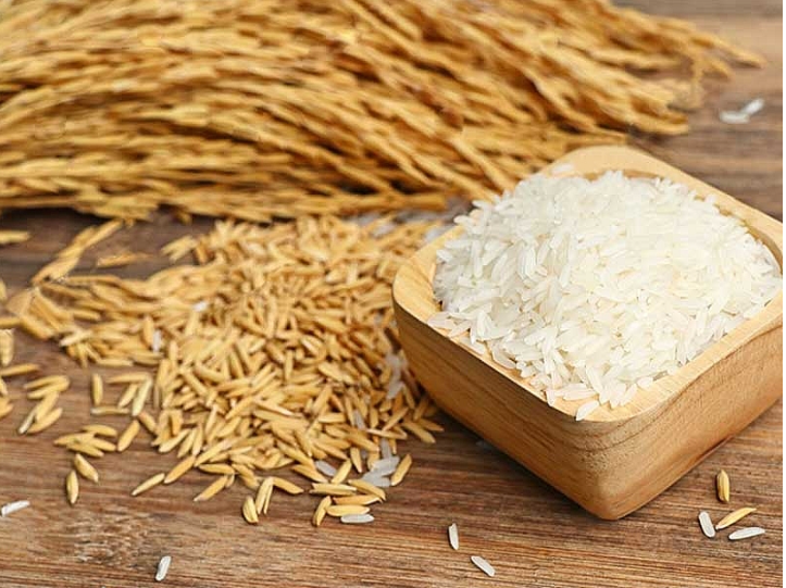 Cập nhật giá lúa gạo hôm nay 26/11/2021: Giá gạo xuất khẩu giảm 4 USD/tấn