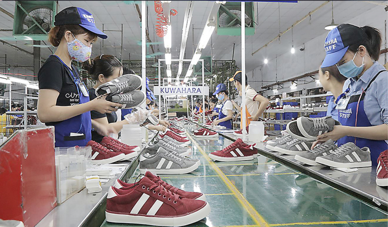 , kim ngạch xuất khẩu giày dép trong 10 tháng năm 2021 đạt trên 14,24 tỷ USD