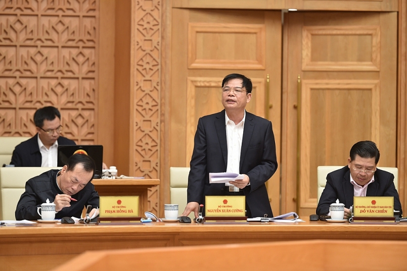 Bộ trưởng Bộ NN&PTNT Nguyễn Xuân Cường phát biểu tại phiên họp. Ảnh: VGP/Quang Hiếu