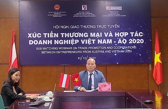Ông Vũ Bá Phú – Cục trưởng Cục Xúc tiến thương mại (Bộ Công Thương) chủ trì Hội nghị từ điểm cầu Hà Nội