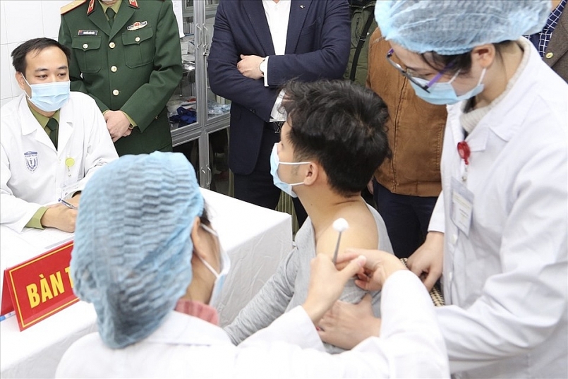 Chính thức tiêm vaccine  “make in Vietnam” phòng bệnh COVID-19 trên người