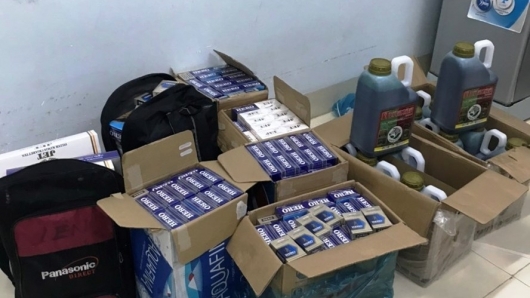 Tây Ninh: Bắt giữ 1.200 gói thuốc lá ngoại và 60 lít thuốc bảo vệ thực vật nhập lậu