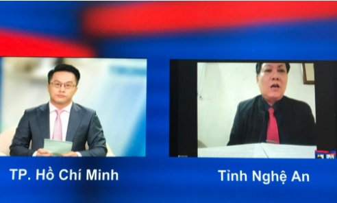 Thứ trưởng Bộ Y tế Đỗ Xuân Tuyên (trái) tham gia Tọa đàm theo hình thức trực tuyến từ Nghệ An. Ảnh: VGP