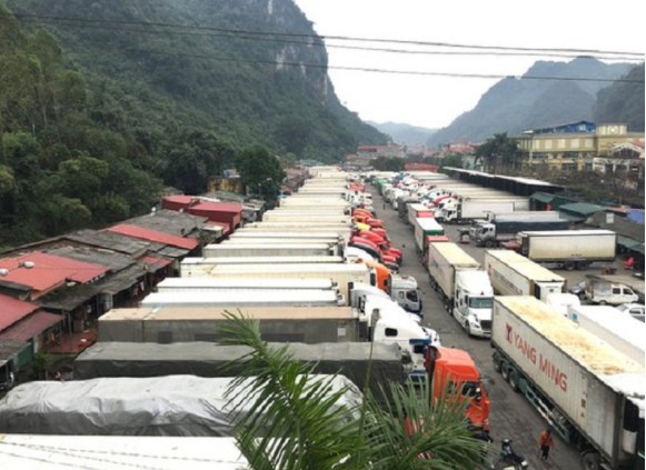 Ùn ứ hơn 4.300 xe nông sản ở cửa khẩu Lạng Sơn