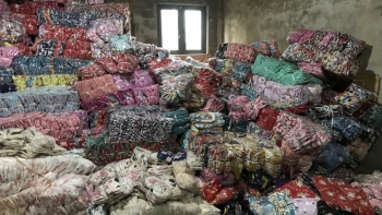 Đắk Nông phát hiện gần 1.400 bộ quần áo nữ vi phạm