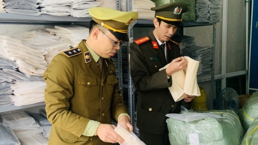 Nghệ An: Tạm giữ 1.500 đai nịt bụng có dấu hiệu là hàng hóa nhập lậu