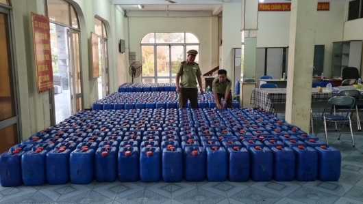 Phú Yên: Phát hiện và bắt giữ 8.200 lít rượu không rõ nguồn gốc xuất xứ