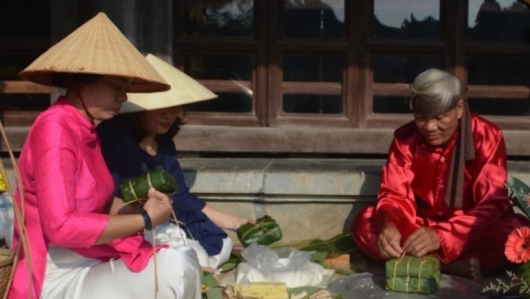 Trải nghiệm một mùa Tết cổ truyền tại cố đô Huế bên dòng Hương Giang