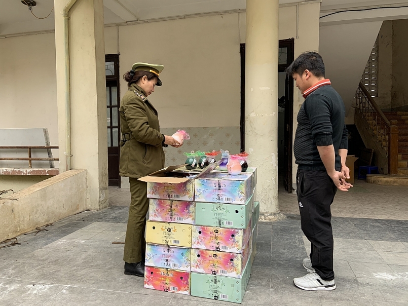 Hà Giang: Tạm giữ 240 chai rượu Thanh Mai nhập lậu