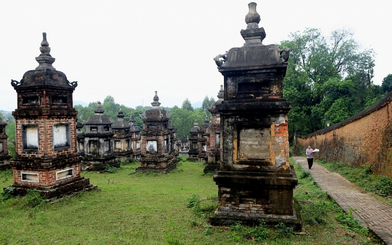 Vườn tháp chùa Bổ Đà