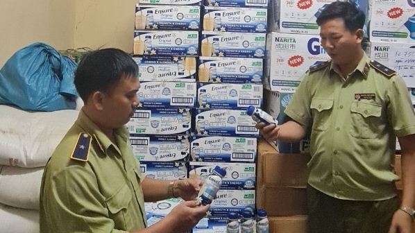 Phú Yên: Tạm giữ 5.700 chai sữa Ensure có dấu hiệu nhập lậu