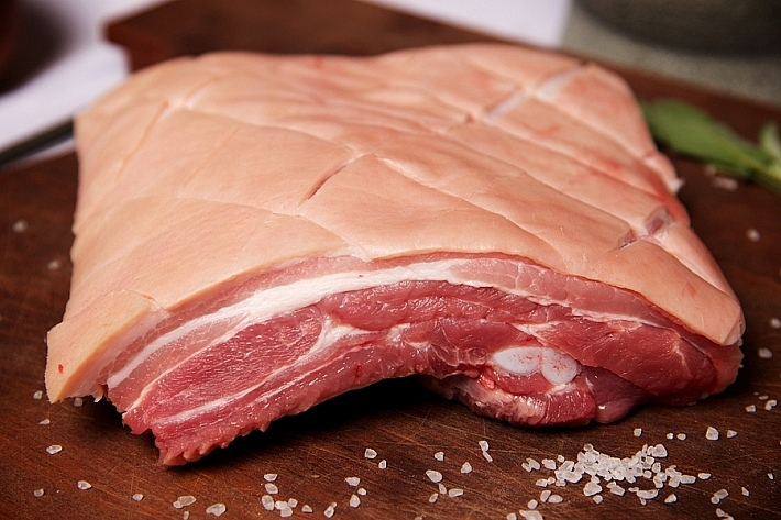 Giá thịt lợn hôm nay 23/2 tiếp tục giảm tại Công ty Thực phẩm bán lẻ