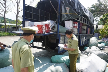 Quảng Nam: Tạm giữ gần 6 tấn quần áo, giày dép đã qua sử dụng