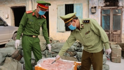 Lạng Sơn: Tiếp tục ngăn chặn hơn 2 tấn nầm lợn đã bốc mùi hôi thối