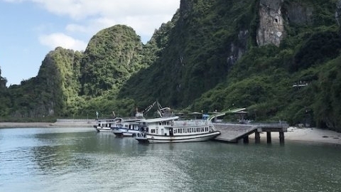 Lượng khách du lịch đến Quảng Ninh tăng trở lại