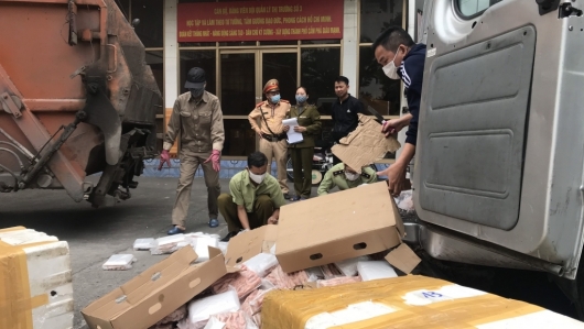 Quảng Ninh: Phát hiện, tiêu hủy 1.020 kg chân gà tẩm ướp không rõ nguồn gốc