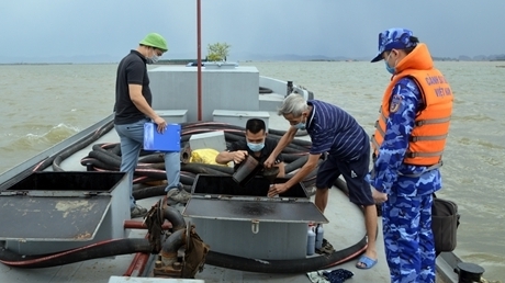 Lực lượng Cảnh sát biển thu giữ 30.000 kg dầu mazut không rõ nguồn gốc​