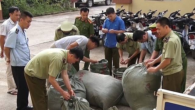 Lạng Sơn: Thu giữ 1.620 lọ mỹ phẩm Estèe Lauder Advanced Night Repair nhập lậu