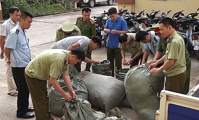 Lạng Sơn: Thu giữ 1.620 lọ mỹ phẩm Estèe Lauder Advanced Night Repair nhập lậu