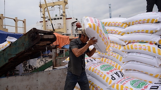 Gần 1,4 triệu tấn phân bón được nhập về Việt Nam trong 4 tháng đầu năm