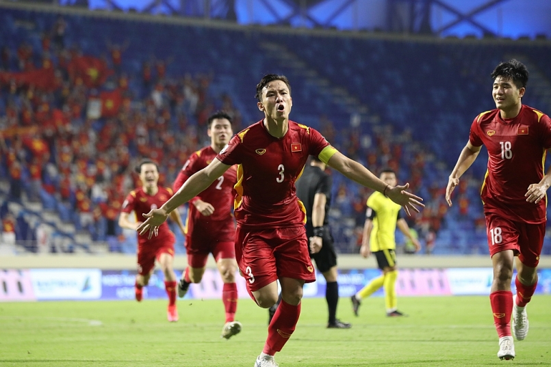 Khoảnh khắc ghi bàn vỡ òa trên sân UAE, đền đáp xứng đáng cho những nỗ lực của các chàng trai vàng đội tuyển Việt Nam