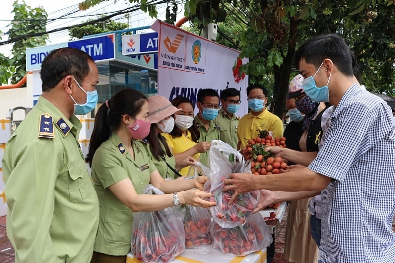 Kon Tum chung tay hỗ trợ nông dân Bắc Giang tiêu thụ vải thiều