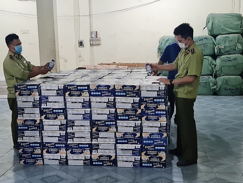 Phú Yên: Bắt giữ gần 10.000 chai bia, sữa Ensure không có hóa đơn, chứng từ
