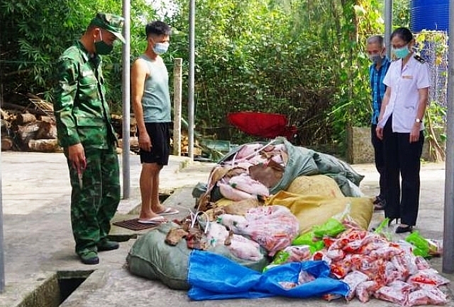 Lực lượng chức năng tỉnh Quảng Ninh thu giữ hơn nửa tấn thực phẩm không rõ nguồn gốc