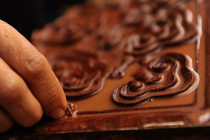 Sản phẩm đồ gỗ mỹ nghệ được làm từ những đôi bàn tay khéo léo của người thợ có tâm với nghề