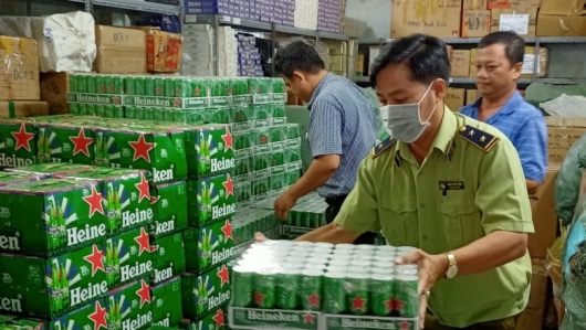 Cần Thơ: Tiêu hủy 330 thùng bia Heineken kém chất lượng