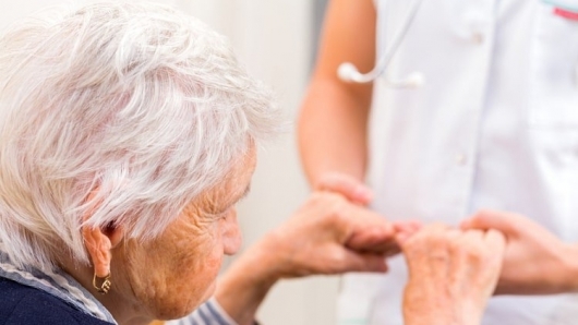 Chăm sóc, nâng cao sức khỏe người cao tuổi, thích ứng với già hóa dân số