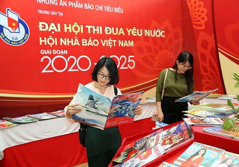 Khai mạc trưng bày các ấn phẩm và ảnh báo chí tiêu biểu năm 2020