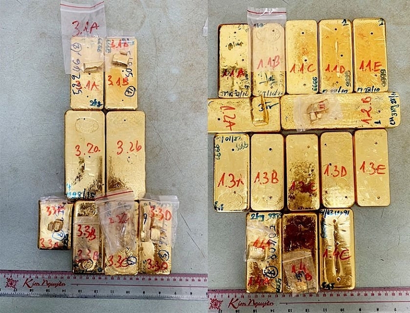 Ngày 30/10, Công an tỉnh An Giang bắt quả tang một nhóm đối tượng vận chuyển 51kg kim loại màu vàng (nghi là vàng 24k) từ Campuchia về Việt Nam