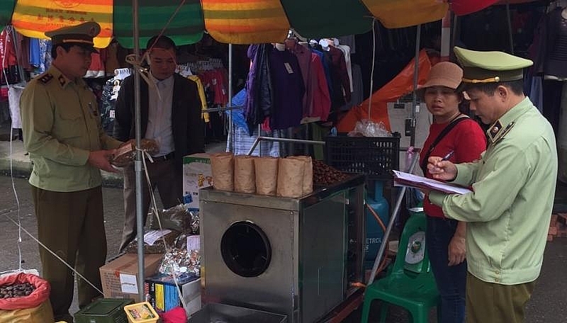 Lạng Sơn: Tăng cường tuyên truyền ký cam kết với các đối tượng bán hàng rong tại cửa khẩu