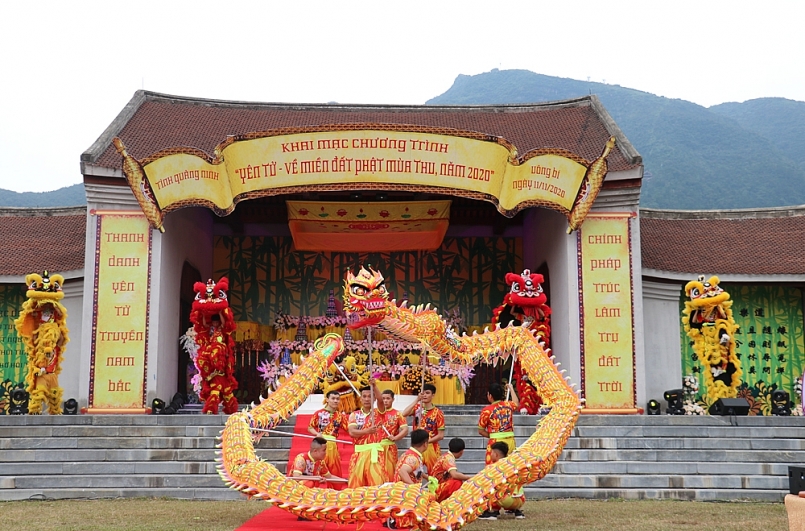 Chương trình Yên Tử - về miền đất Phật mùa thu gồm một chuỗi các hoạt động văn hóa, thể thao, du lịch, tâm linh đặc sắc được tổ chức tại TP Uông Bí  và TX Đông Triều (ảnh TTĐT TP Uông Bí)