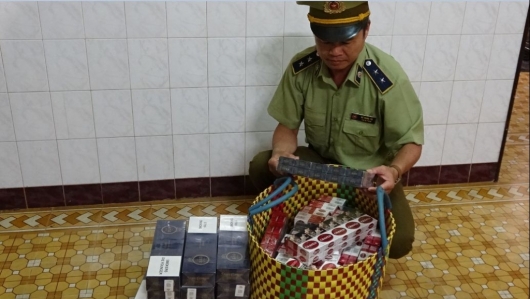 Long An: Liên tiếp bắt giữ thuốc lá điếu nhập lậu có dấu hiệu giả nhãn Việt Nam