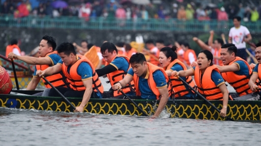 Sôi động giải bơi chải thuyền rồng Hà Nội mở rộng năm 2020