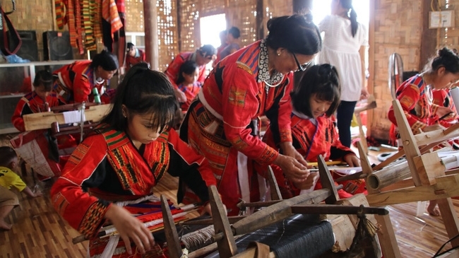 Bảo tồn và phát huy nghề thủ công truyền thống của dân tộc La Chí và Pà Thẻn